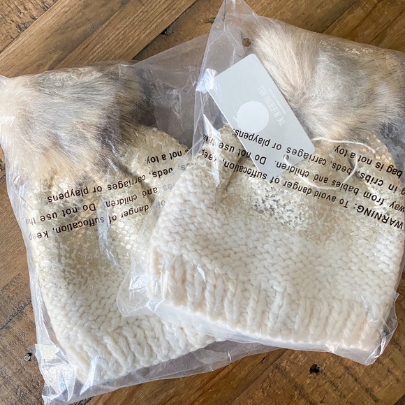 Anthropologie The Blueberry Hill Ivory Gold Metallic Fur Pom Kids Hat - Picture 6 of 10